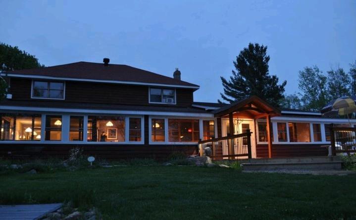 Red Umbrella Inn Minden Hills Ngoại thất bức ảnh